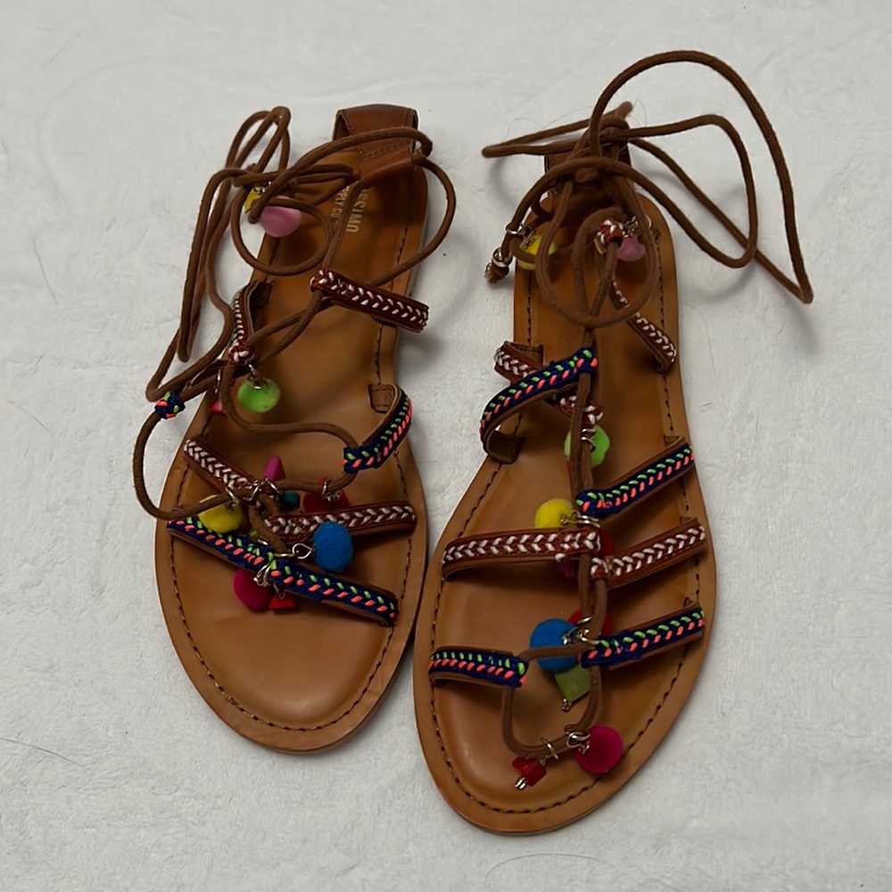 mossimo pom pom sandals
